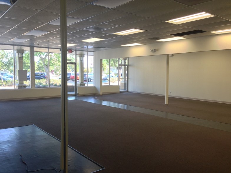More Photos Of 1006 E Sample Rd, Pompano Beach Storefront For Sale