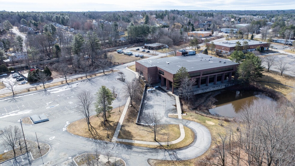 More Photos Of 5 Davis Farm Rd, Portland Office For Sale