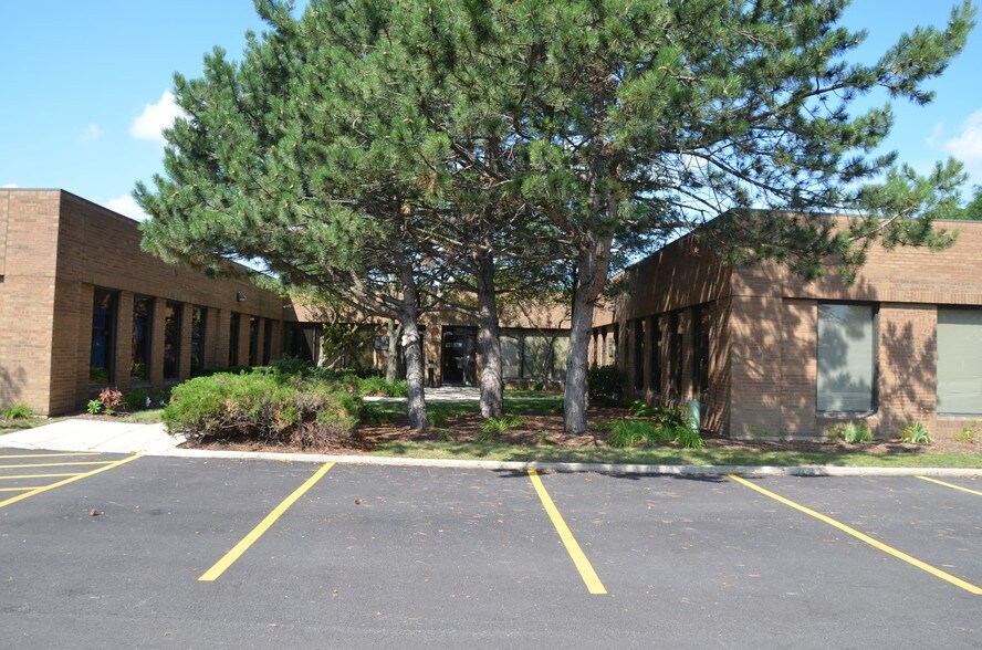 More Photos Of 4255 Westbrook Dr, Aurora Medical For Lease