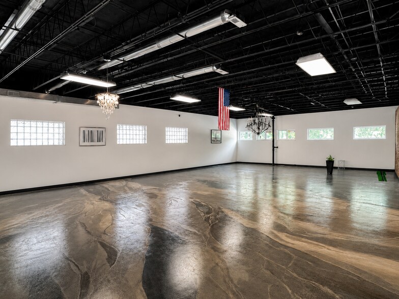 More Photos Of 44 W Lincoln Hwy, Chicago Heights Office For Lease