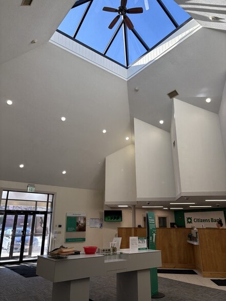 More Photos Of 10 Constitutional Way, Somersworth Bank For Lease