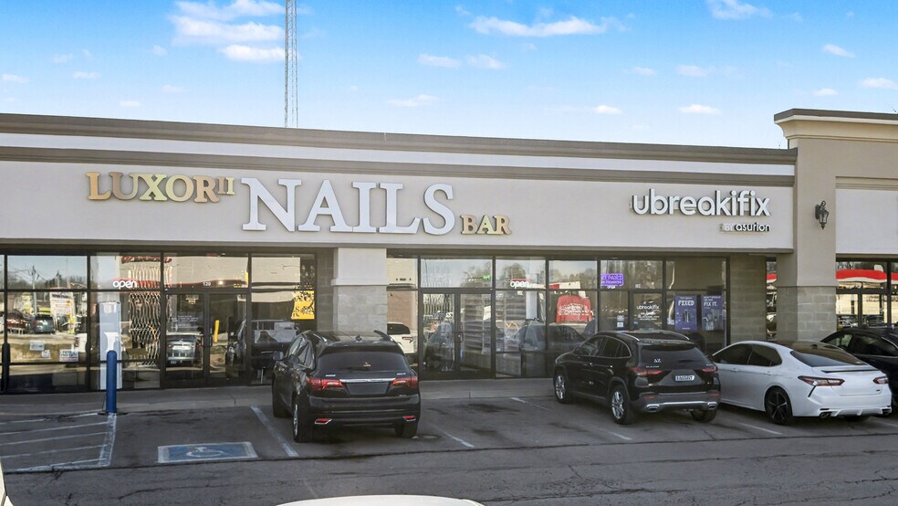 More Photos Of 2307-2375 Nicholasville Rd, Lexington Unknown For Lease