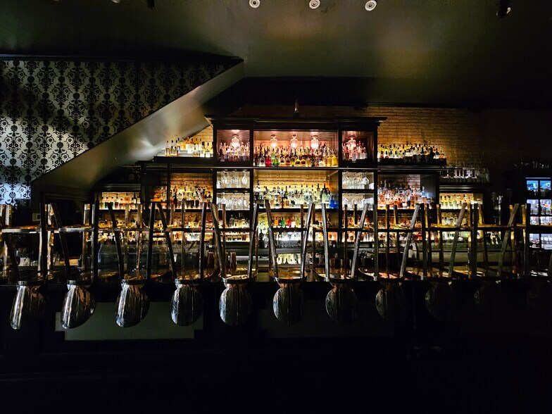 More Photos Of 1404 Main St, Dallas Restaurant For Sale