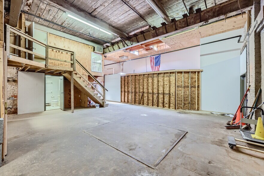 More Photos Of 2224 E Fayette St, Baltimore Warehouse For Lease