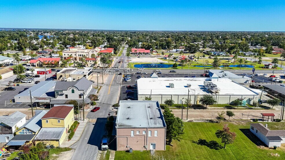 More Photos Of 900 Florida Ave, Lynn Haven Office For Sale