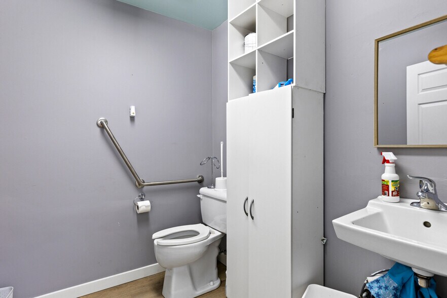 More Photos Of 2411 Drought Rd, West Kelowna General Retail For Lease