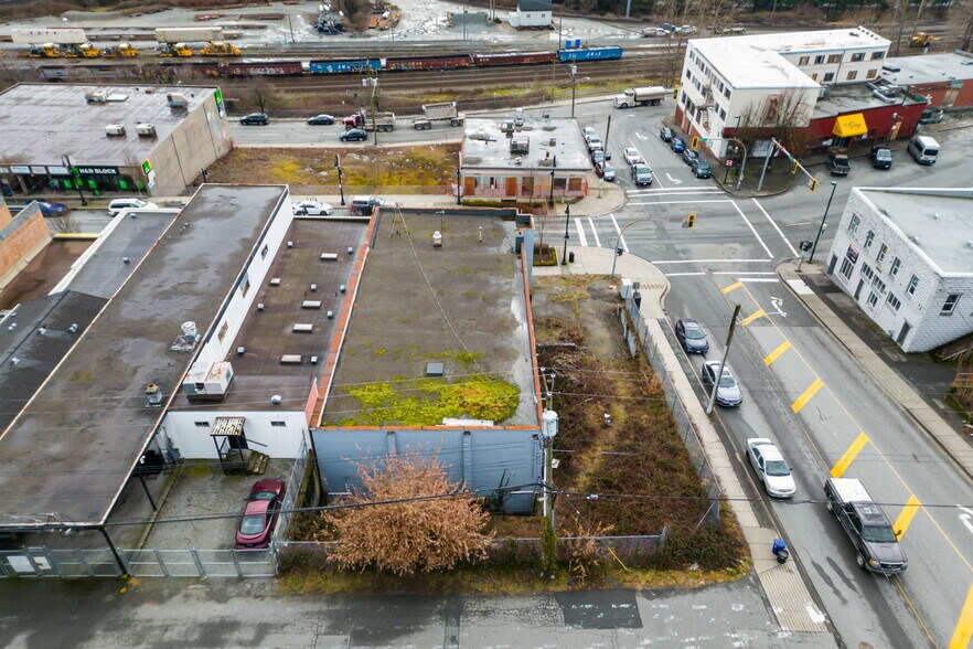 More Photos Of 33017 1st Av, Mission Flex For Sale