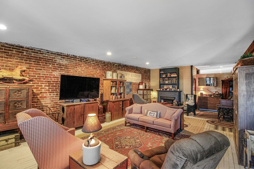 More Photos Of 123 Water St, Horse Cave Storefront Retail Residential For Sale