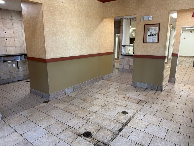More Photos Of 7801 Brewerton Rd, Cicero Fast Food For Sale
