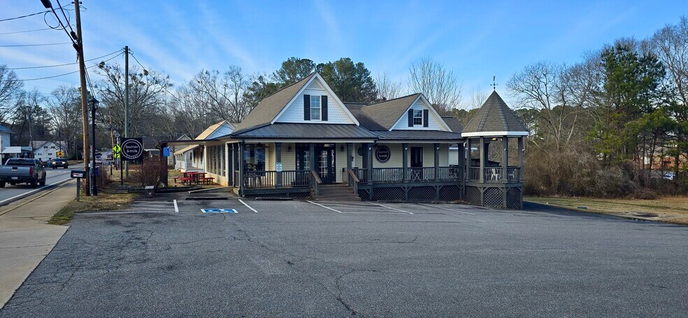 More Photos Of 6874 Reinhardt College Pky, Waleska Freestanding For Lease