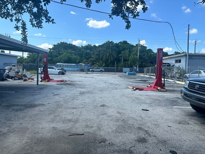 More Photos Of 2223 Pembroke Rd, Hollywood Auto Dealership For Lease