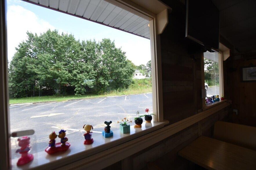 More Photos Of 1111 E Main St, Franklin Restaurant For Sale