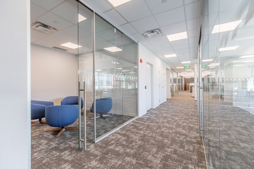 More Photos Of 13 Windward Dr, Grimsby Medical For Lease