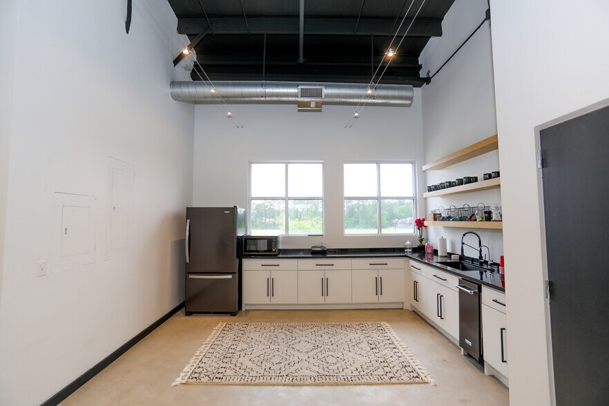 More Photos Of 525 Woodland Square Blvd, Conroe Coworking Space