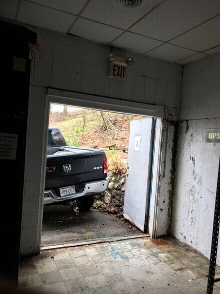 More Photos Of 62 Middlesex Tpke, Burlington Freestanding For Sale