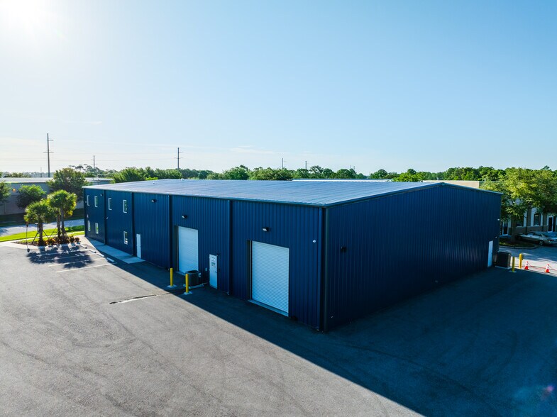 More Photos Of 8280 Consumer Ct, Sarasota Light Manufacturing For Sale