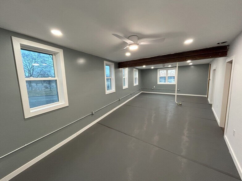 More Photos Of 65 Oak Rd, West Haven Warehouse For Sale