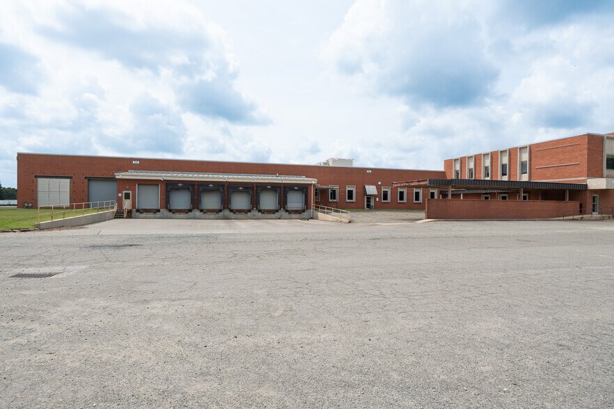 More Photos Of 401 W Hanes Mill Rd, Winston-Salem Manufacturing For Lease
