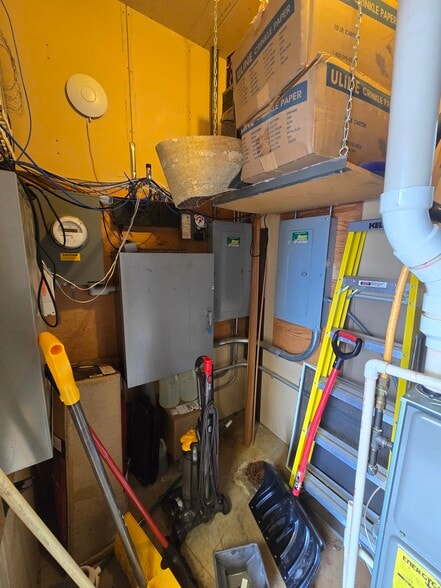 More Photos Of 1123 N 42nd St, Grand Forks Office For Sale