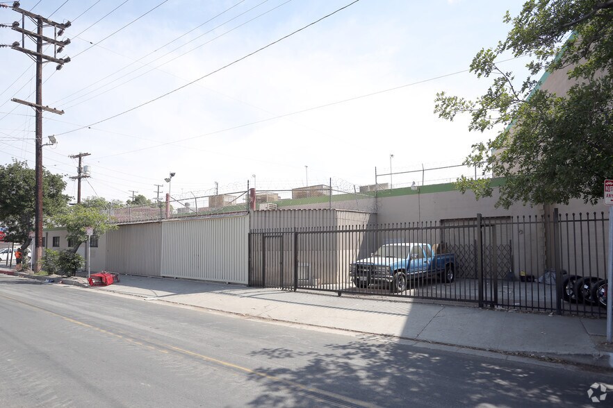 More Photos Of 1401 Wilson St, Los Angeles Warehouse For Lease
