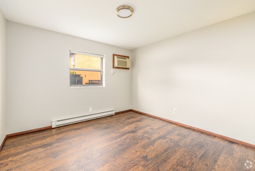 More Photos Of 2425 Wesleyan Ave, Rockford Apartments For Sale