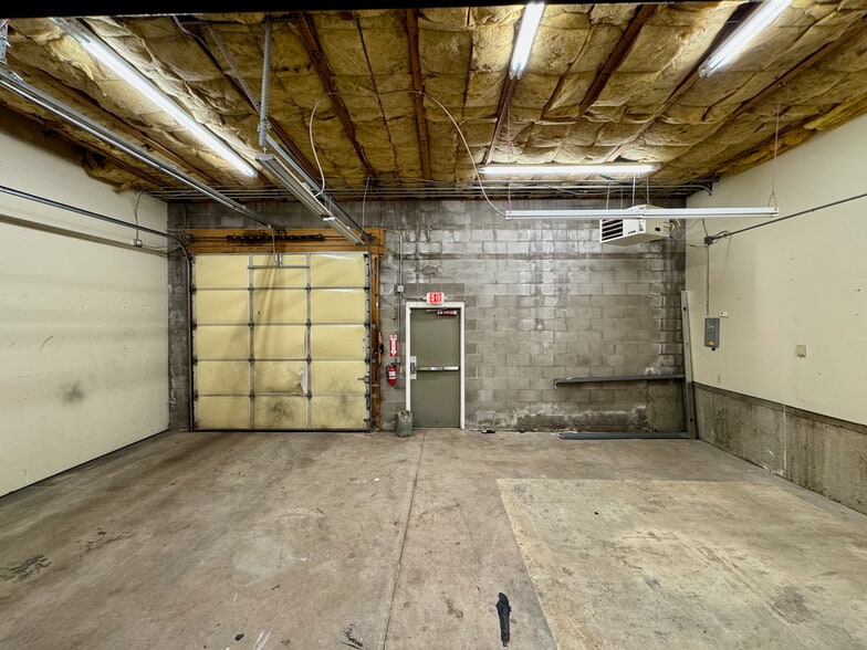 More Photos Of 1020 Ford St, Colorado Springs Showroom For Lease