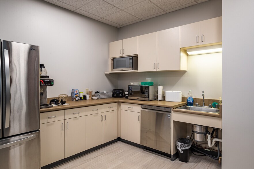 More Photos Of 2 Copeland Ave, La Crosse Office For Sale