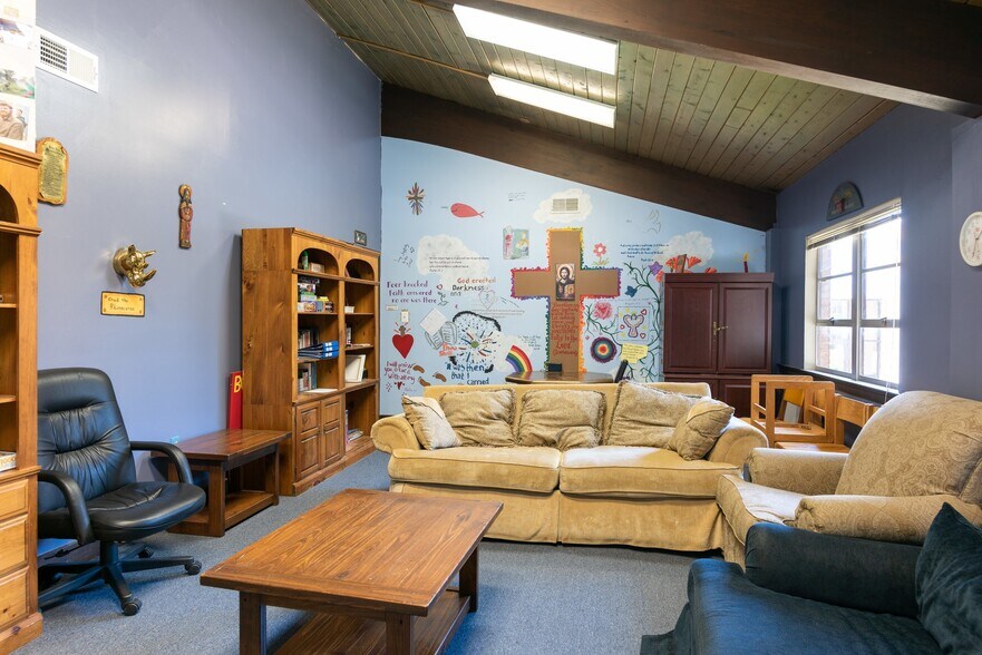 More Photos Of 37018 Glendale St, Purcellville Religious Facility For Lease