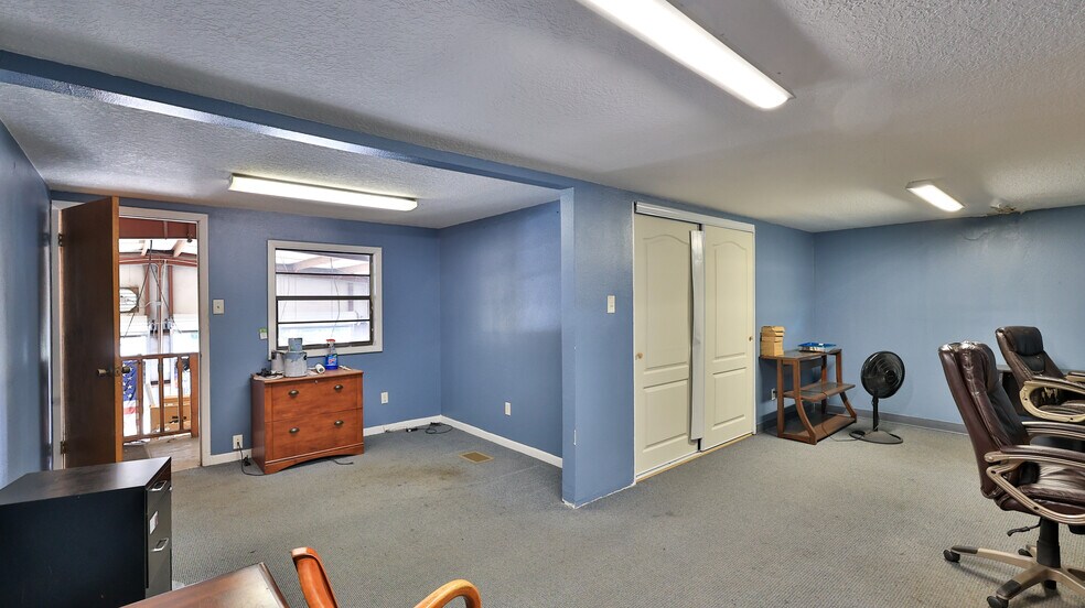 More Photos Of 2390 E International Speedway Blvd, Deland Freestanding For Lease