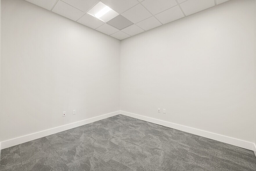 More Photos Of 8111 Broadway Ave E, Estero Storefront Retail Office For Lease
