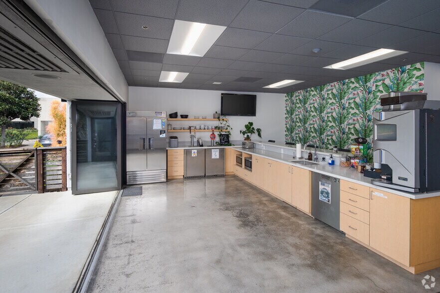 More Photos Of 2292 Faraday Ave, Carlsbad Research And Development For Sale