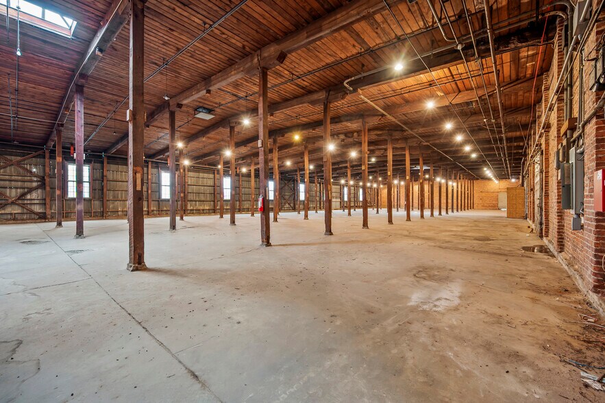 More Photos Of 821 E 25th St, Winston-Salem Warehouse For Lease