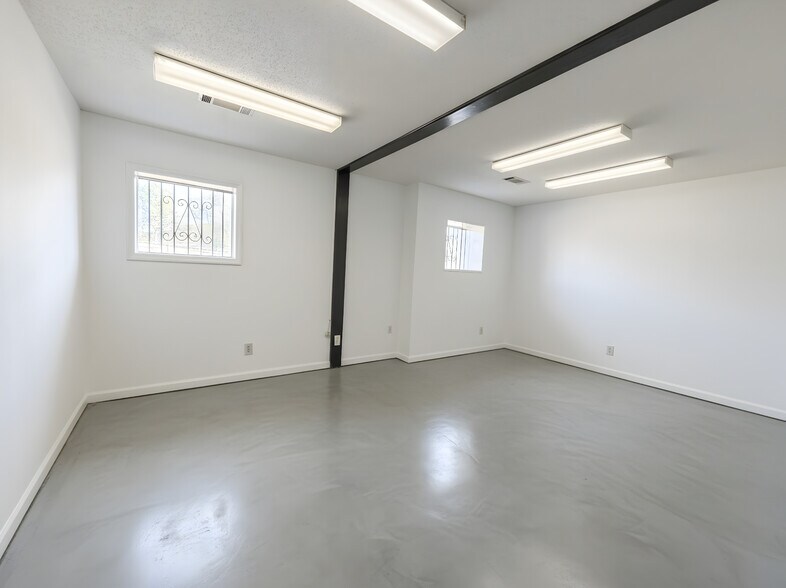 More Photos Of 2514 W Point Ave, College Park Manufacturing For Lease