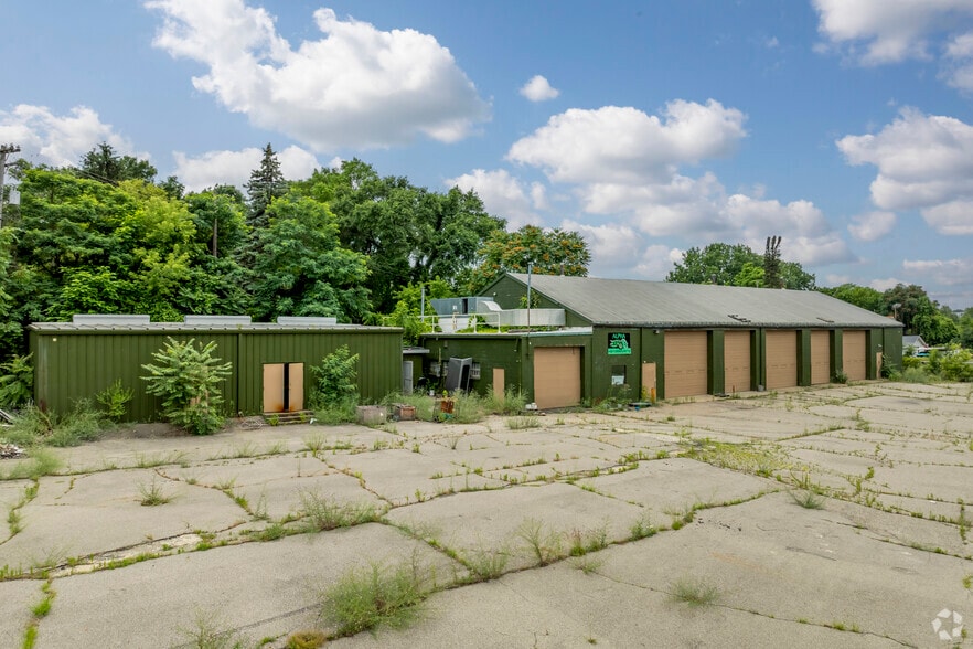 More Photos Of 1101 Chavez Dr, Flint Specialty For Lease