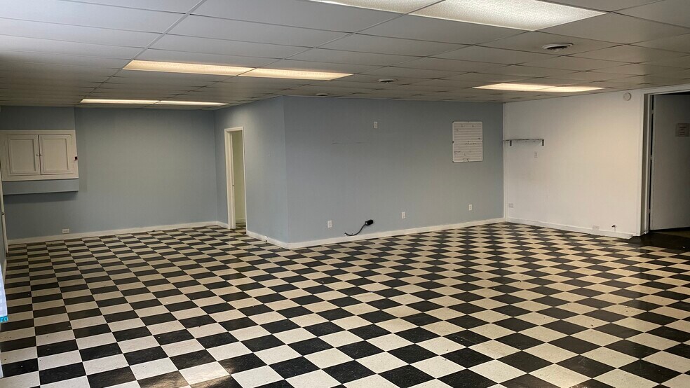 More Photos Of 302 Radford St, Christiansburg Freestanding For Lease