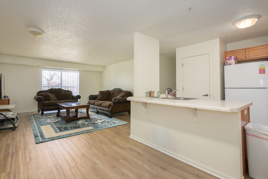 More Photos Of 2101 Washington St NE, Minneapolis Apartments For Sale