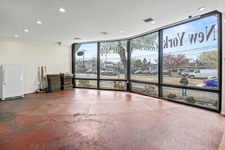 More Photos Of 99 Jericho Tpke, Mineola Freestanding For Sale