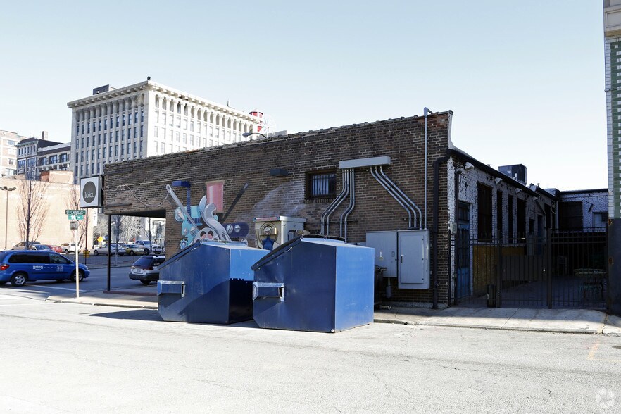 More Photos Of 1326-1330 Washington Ave, Saint Louis General Retail For Sale