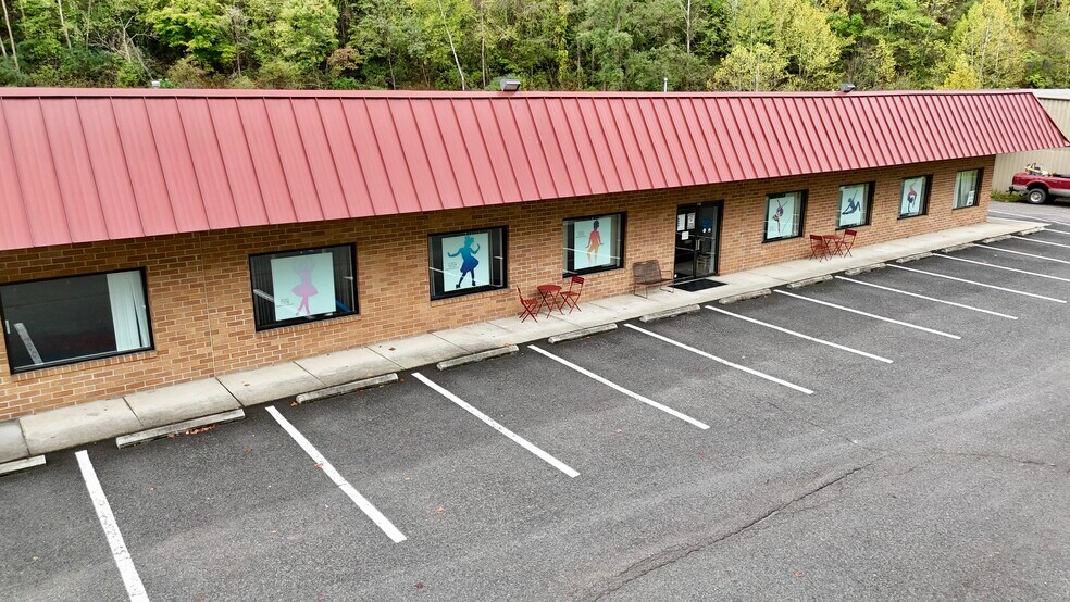 More Photos Of 103 Brookstone Plz, Morgantown Storefront Retail Office For Lease