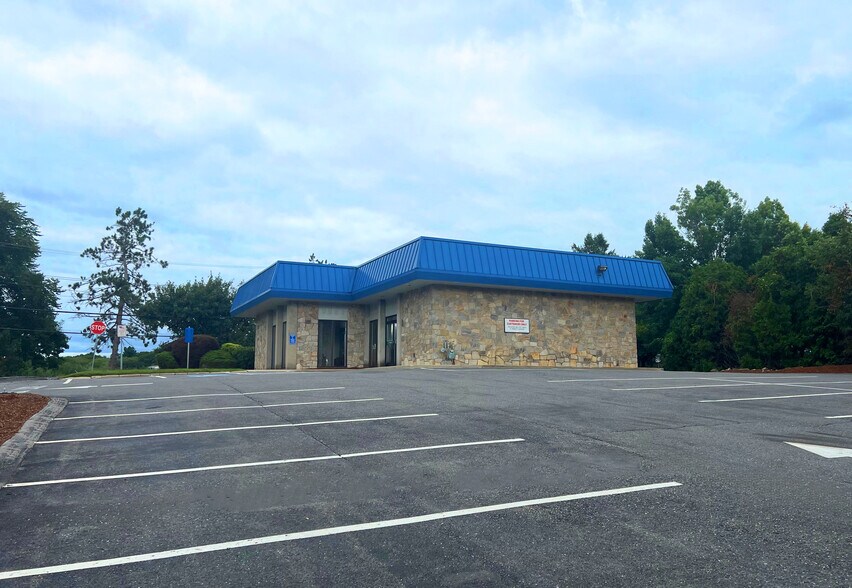 More Photos Of 71 Boston Post East Rd E, Marlborough Freestanding For Lease