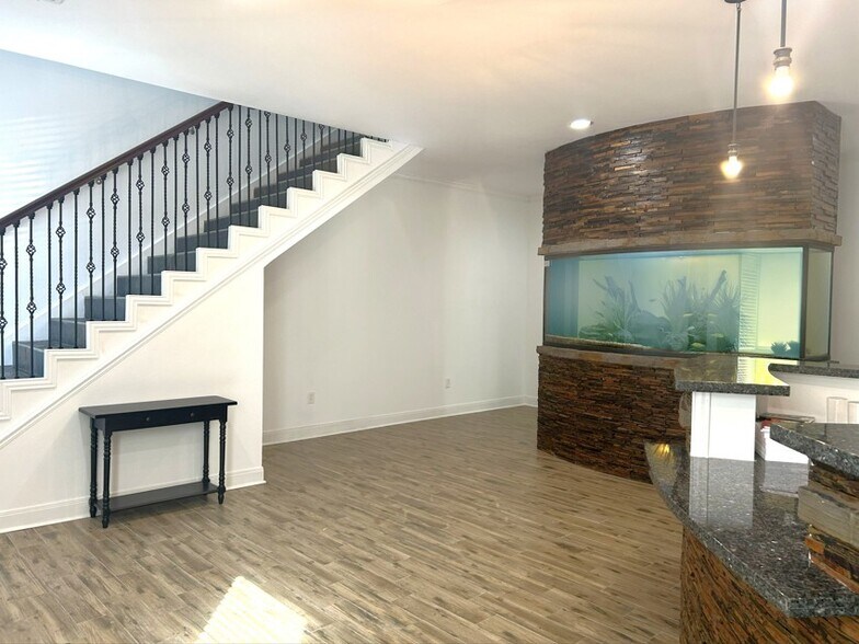 More Photos Of 518 Westgreen Blvd, Katy Office Residential For Lease