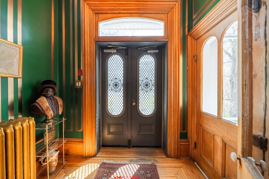 More Photos Of 343 Main St E, Picton Hotel For Sale