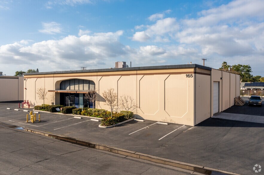 More Photos Of 163-165 E Freedom Ave, Anaheim Warehouse For Lease