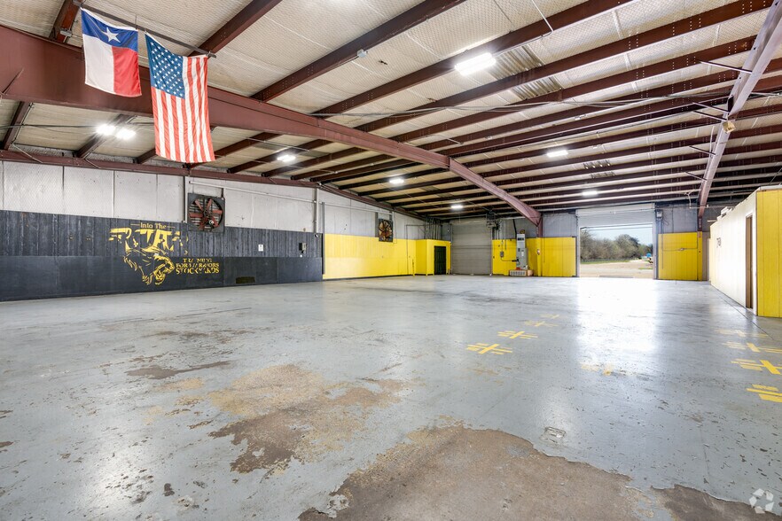 More Photos Of 2333 Delante St, Haltom City Unknown For Lease