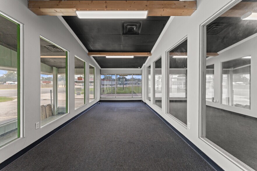 More Photos Of 947 Florida Ave SW, Denham Springs Flex For Sale