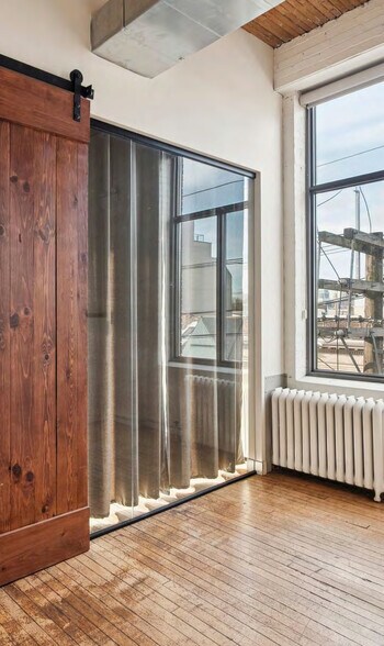More Photos Of 183 Bathurst St, Toronto Office For Lease