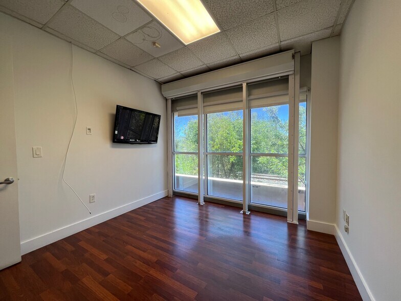 More Photos Of 20101-20161 NE 16th Pl, Miami Loft Creative Space For Sale