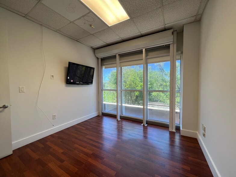 More Photos Of 20101-20161 NE 16th Pl, Miami Loft Creative Space For Sale