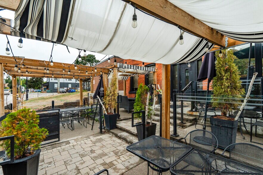 More Photos Of 49 Mary St, Barrie Restaurant For Sale