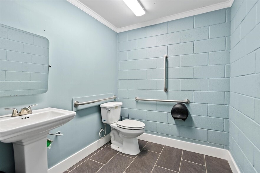 More Photos Of 102 Gin Oak Ct, Madison Freestanding For Sale